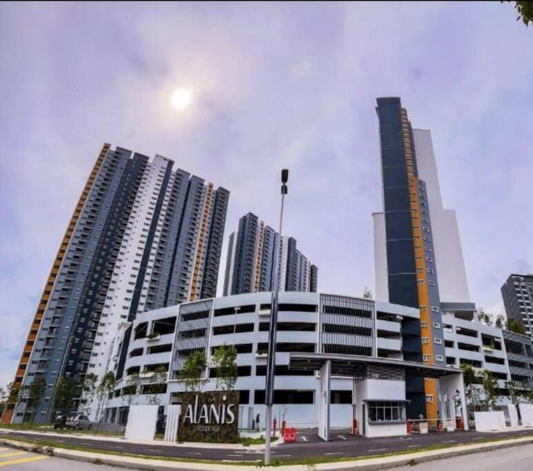 E. R Homestay 3R2B Nearby Klia Sepang Luaran gambar