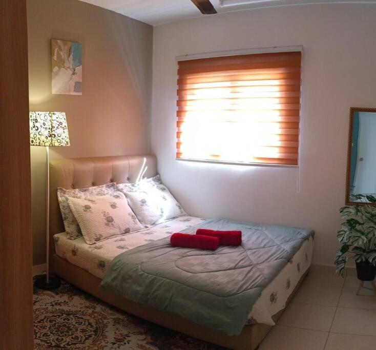 E. R Homestay 3R2B Nearby Klia Sepang Luaran gambar